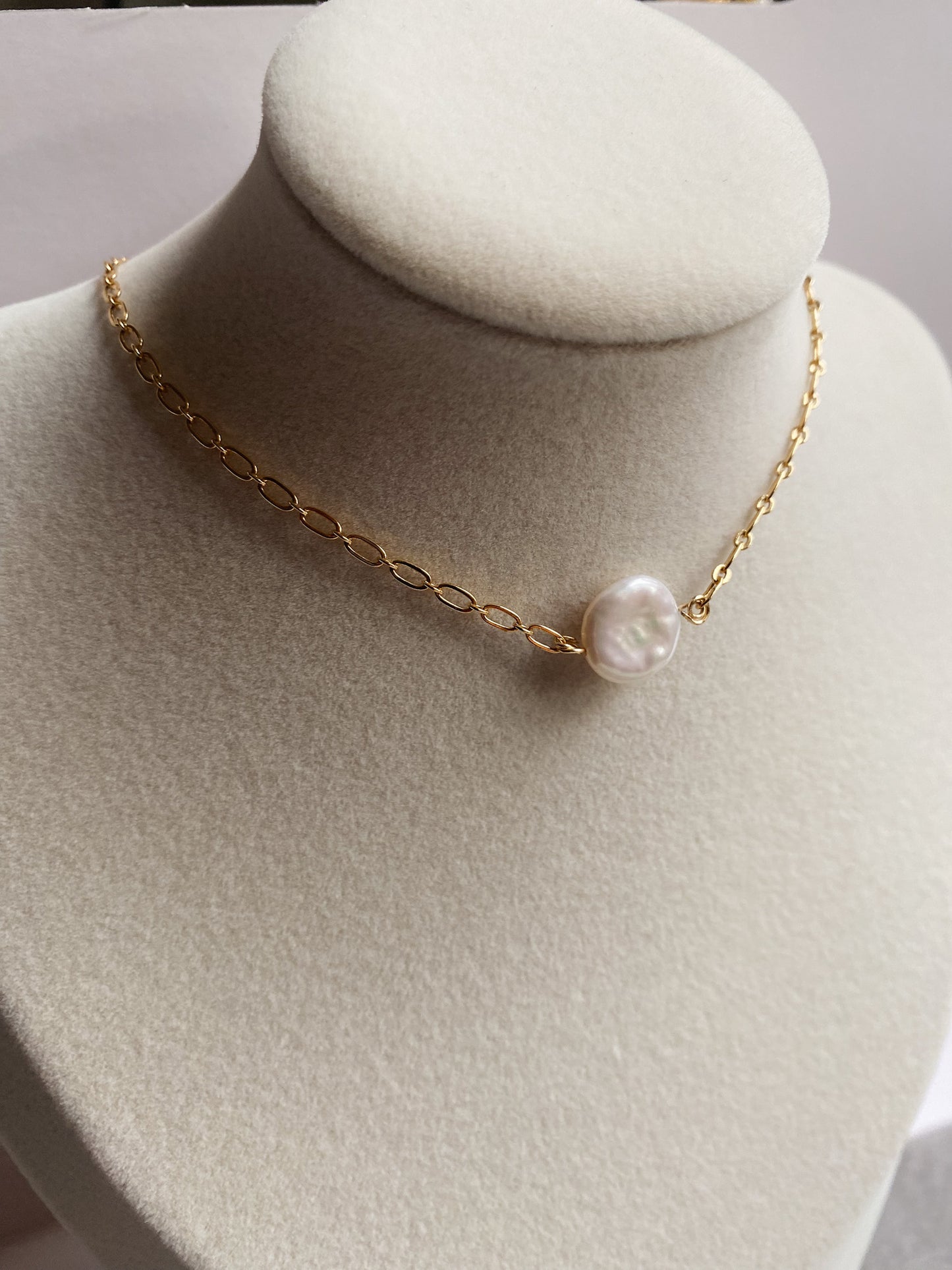 One Pearl Necklace