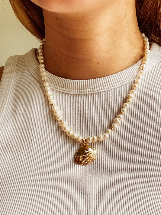 Lirio Necklaces