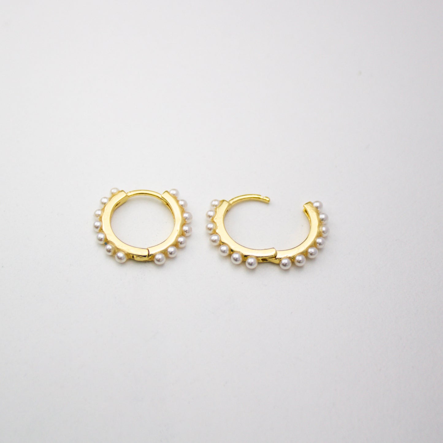 Mini Pearl Earring